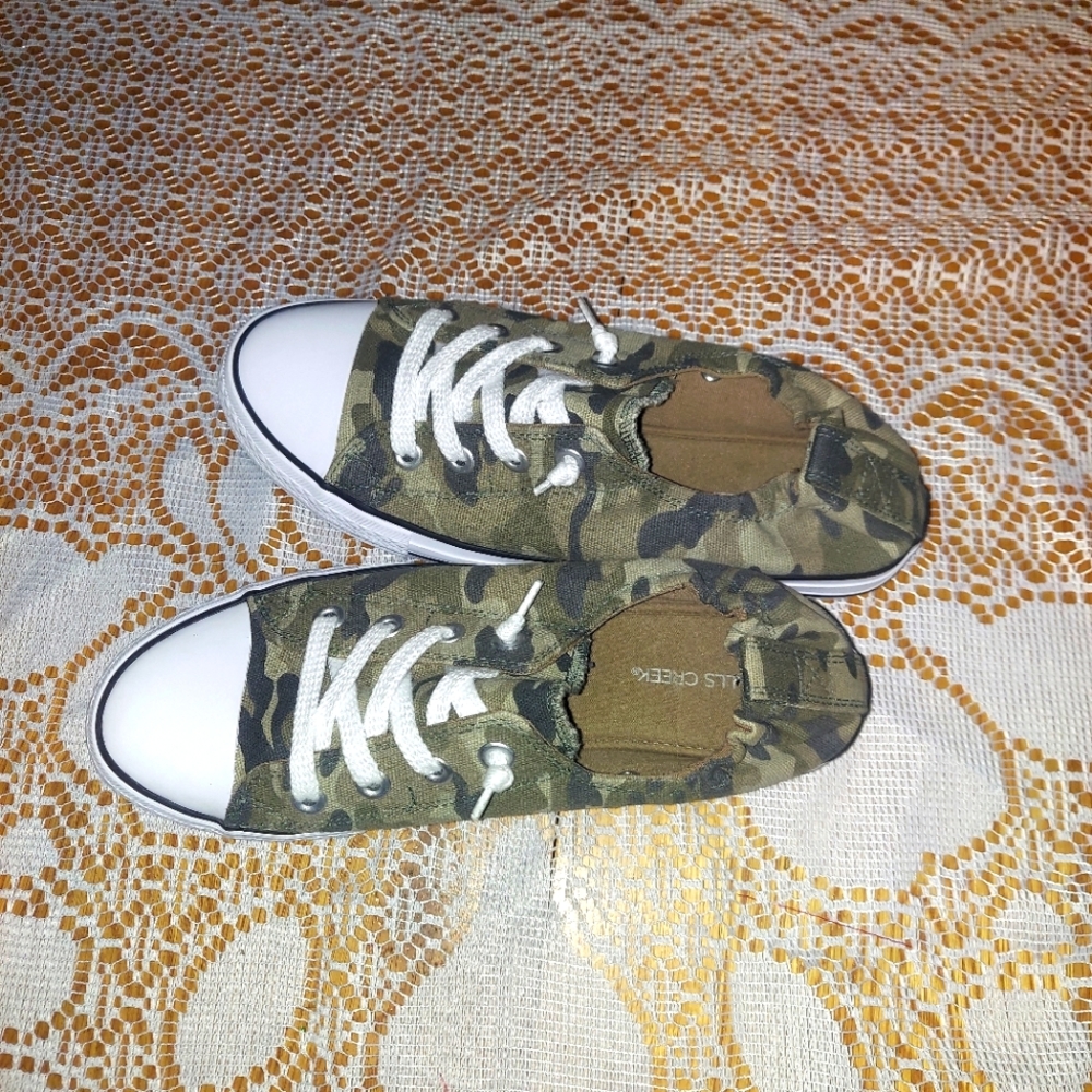 Falls Creek women's camo shoes size 7 1\2 US